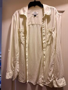 American Eagle Off-White Collared Shirt